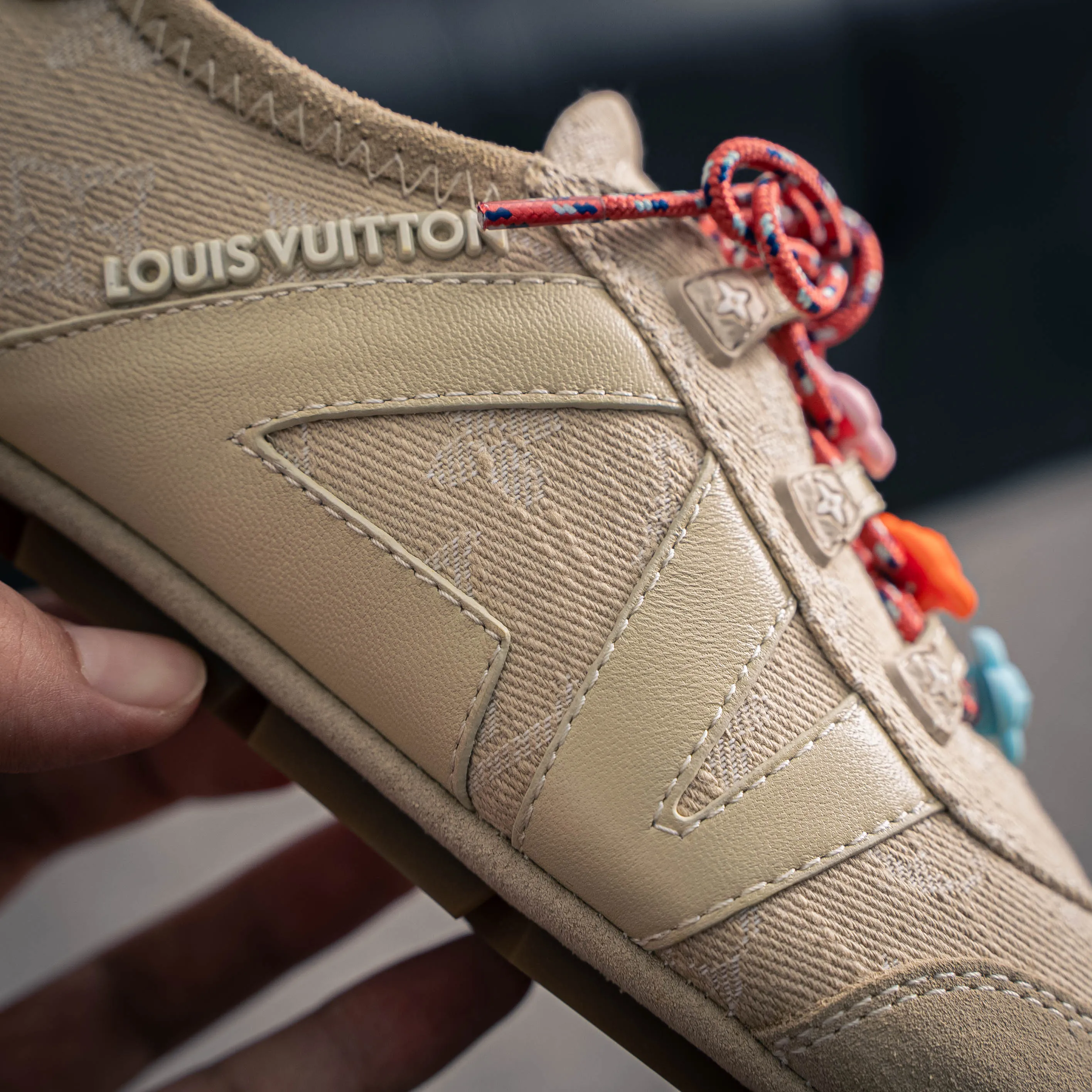 # LV SNEAKERWA Sneakers LV Sneakenina Sneakers Cowhide Leather ， mono grammar Canvas LV ， Shoes
